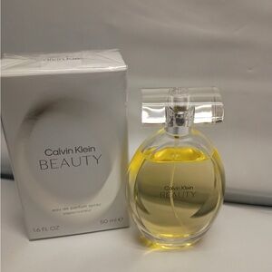 Calvin Klein Beauty Eau de Parfum - Clear Bottle with Yellow Fragrance